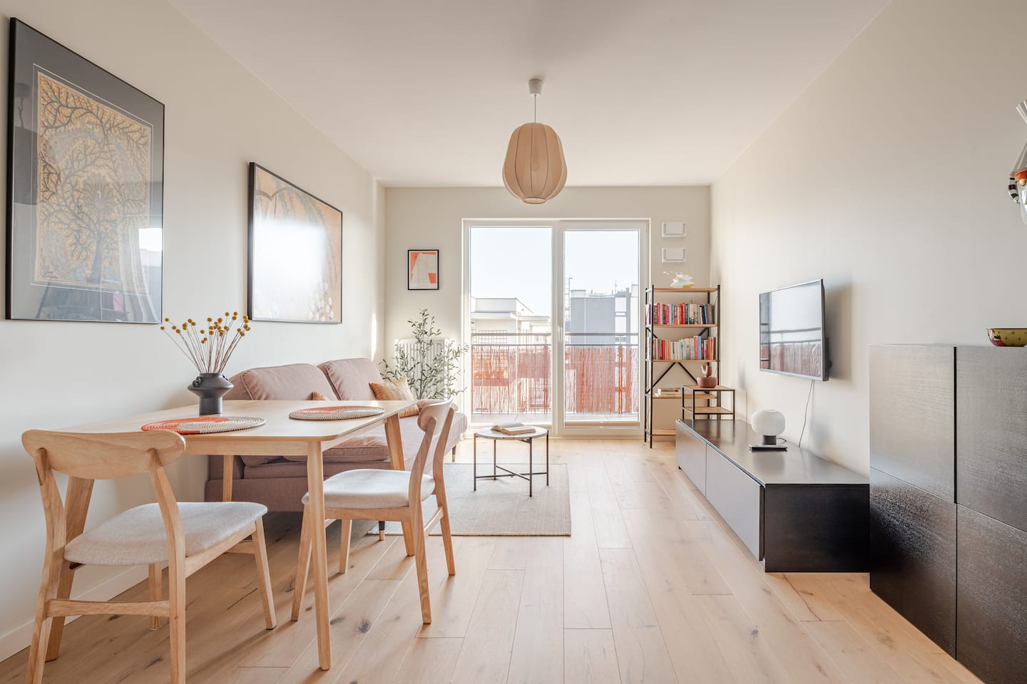 Cosy flat with a workspace
